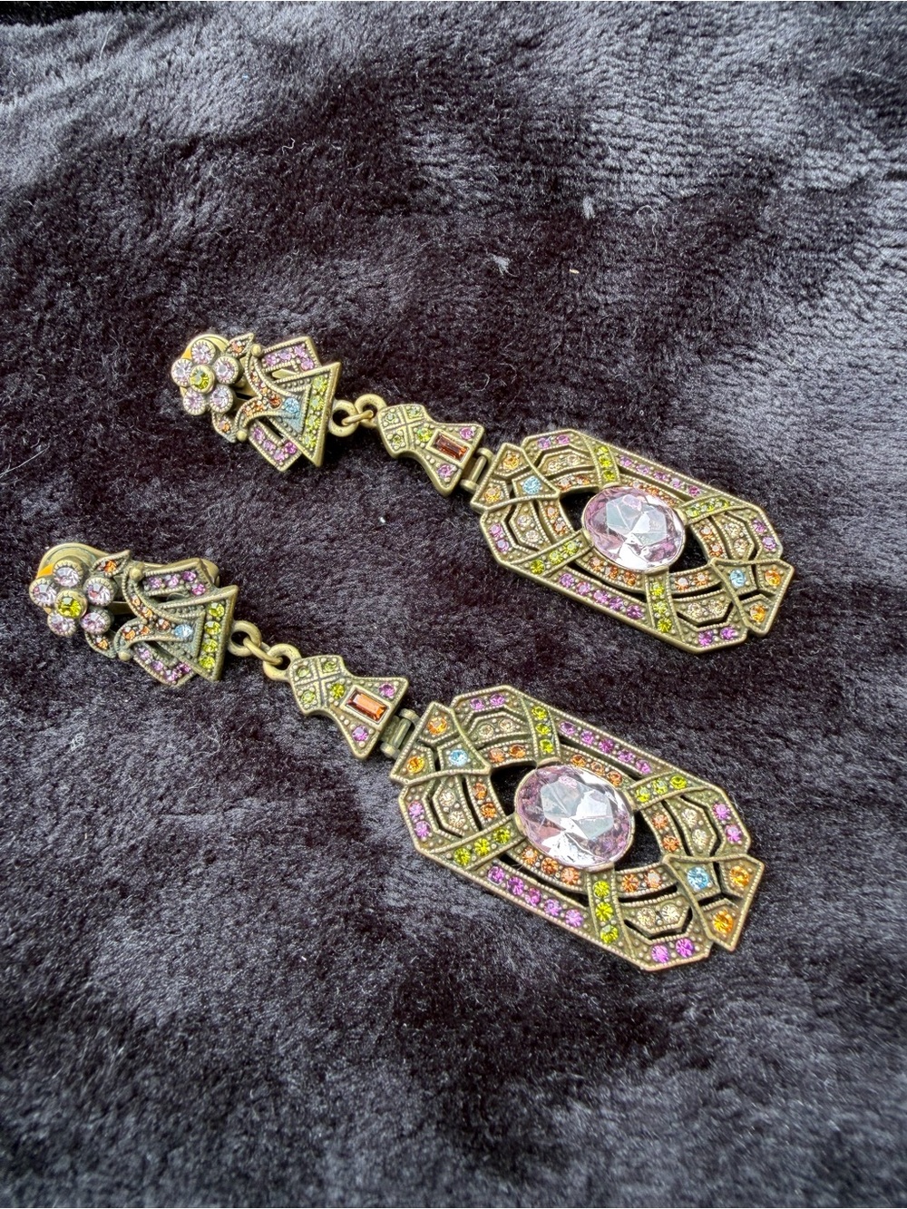 Heidi Daus
"Window Pane" Crystal Dangle Earrings.